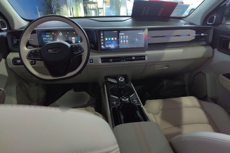 Used Geely Auto icon 2025 Linglong 1.5TD Ruyi Edition Center Console