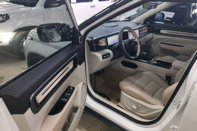 Used Geely Auto icon 2025 Linglong 1.5TD Qingcheng Edition Driver Seat