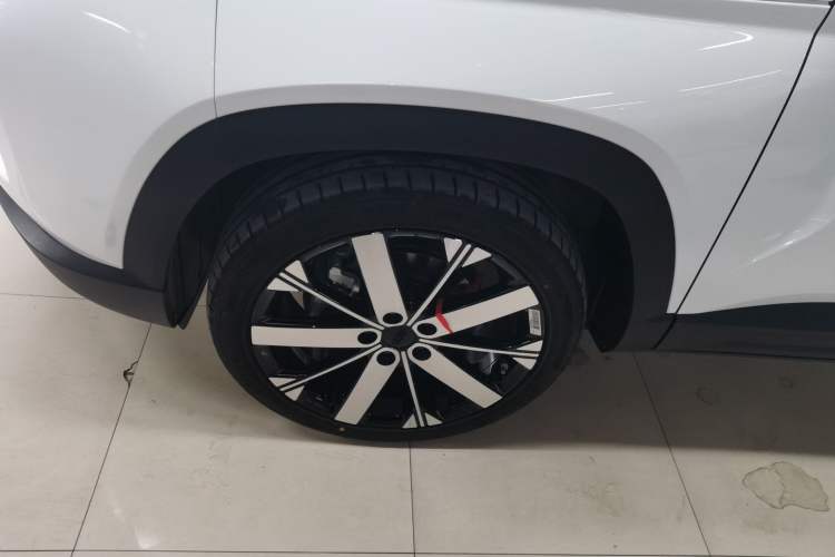 Used Geely Auto icon 2025 Linglong 1.5TD Qingcheng Edition Left Front Wheel Hub