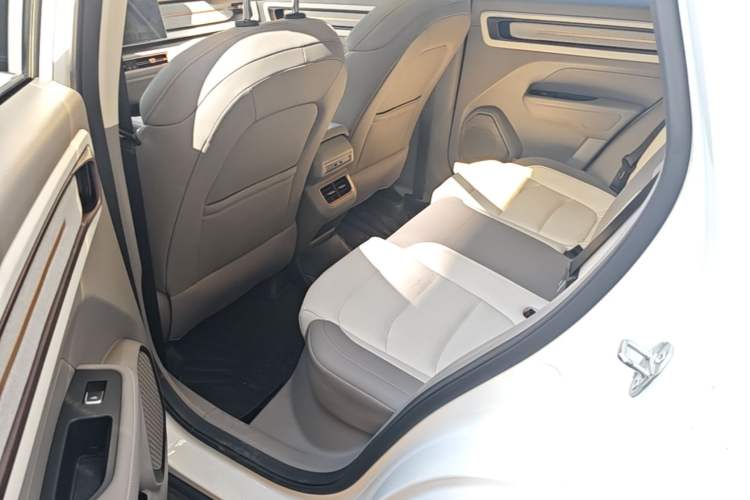 Used Geely Auto icon 2025 Linglong 1.5TD Jinxi Edition Left Rear Seat