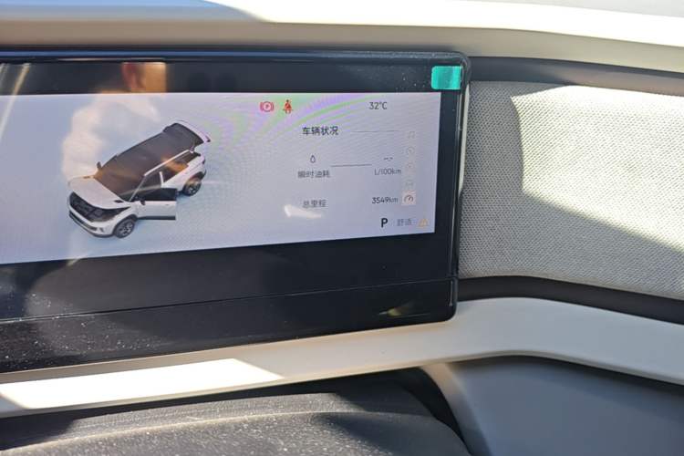 Used Geely Auto icon 2025 Linglong 1.5TD Jinxi Edition Odometer Close Up