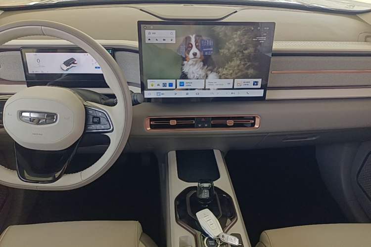 Used Geely Auto icon 2026 Model Chocolate 1.5TD Pure & Refined Edition Audio And AC Panel