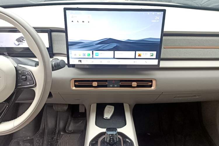 Used Geely Auto icon 2026 Model Chocolate 1.5TD Pure & Refined Edition Audio And AC Panel