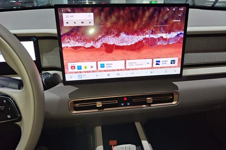 Used Geely Auto icon 2026 Model Chocolate 1.5TD Pure & Refined Edition Audio And AC Panel