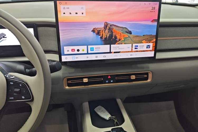 Used Geely Auto icon 2026 Model Chocolate 1.5TD Pure & Refined Edition Audio And AC Panel