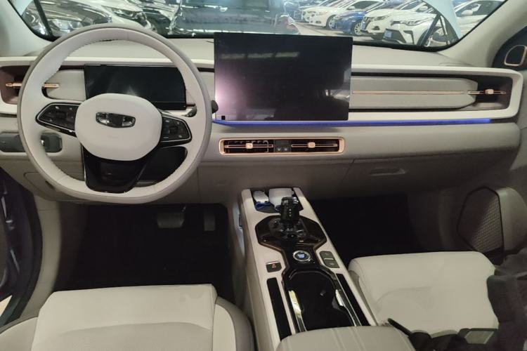 Used Geely Auto icon 2026 Model Chocolate 1.5TD Pure & Refined Edition Center Console
