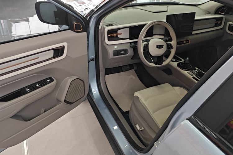 Used Geely Auto icon 2026 Model Chocolate 1.5TD Pure & Refined Edition Driver Seat