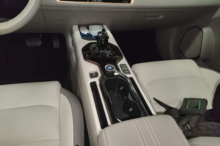 Used Geely Auto icon 2026 Model Chocolate 1.5TD Pure & Refined Edition Gear Lever