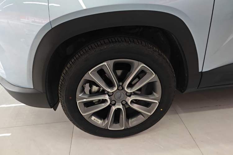 Used Geely Auto icon 2026 Model Chocolate 1.5TD Pure & Refined Edition Left Front Wheel Hub