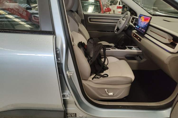 Used Geely Auto icon 2026 Model Chocolate 1.5TD Pure & Refined Edition Right Front Seat