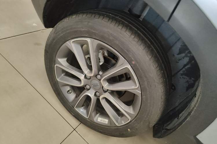 Used Geely Auto icon 2026 Model Chocolate 1.5TD Pure & Refined Edition Right Rear Wheel Hub
