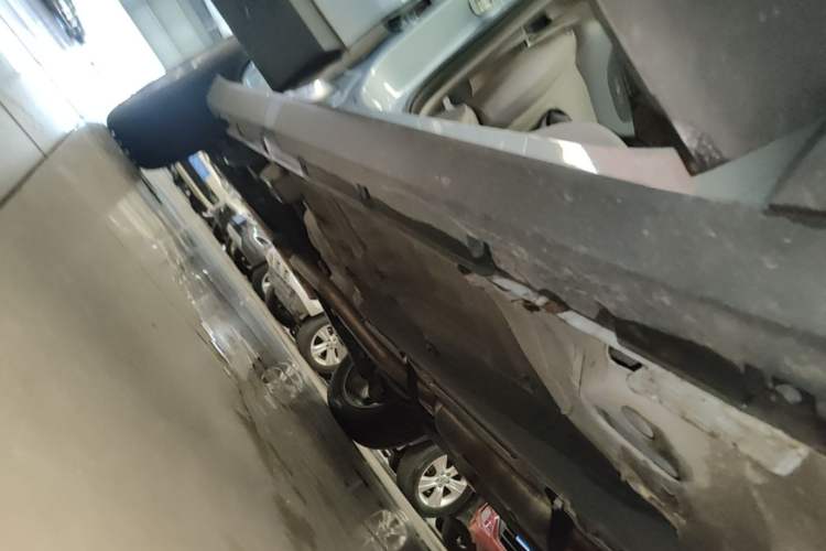 Used Geely Auto icon 2026 Model Chocolate 1.5TD Pure & Refined Edition Right Side Sill
