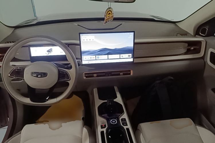 Used Geely Auto icon 2026 Model Chocolate 1.5TD Pure & Refined Edition Center Console