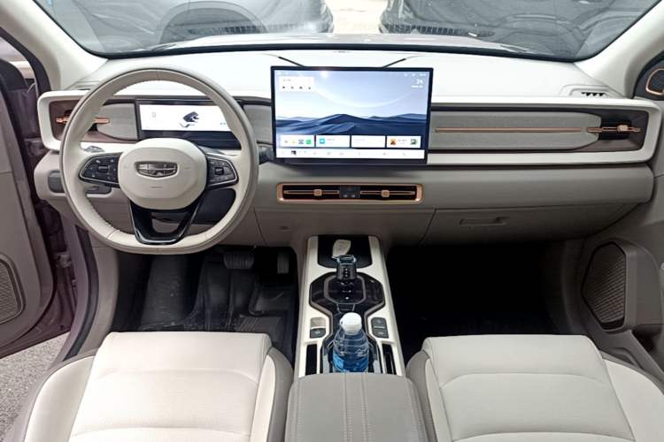 Used Geely Auto icon 2026 Model Chocolate 1.5TD Pure & Refined Edition Center Console