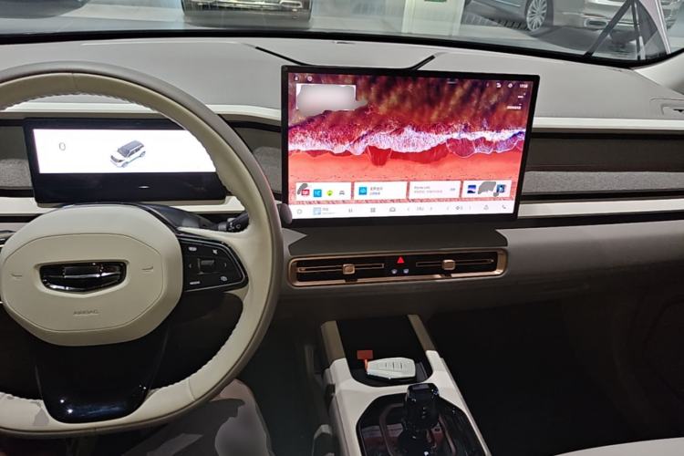 Used Geely Auto icon 2026 Model Chocolate 1.5TD Pure & Refined Edition Center Console