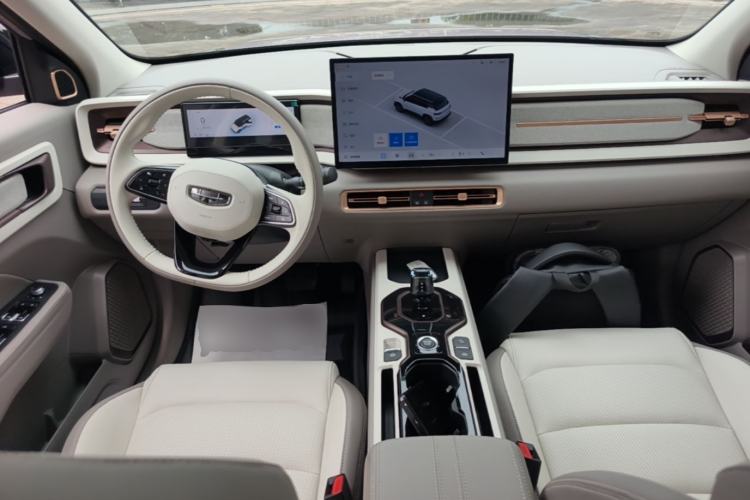Used Geely Auto icon 2026 Model Chocolate 1.5TD Pure & Refined Edition Center Console