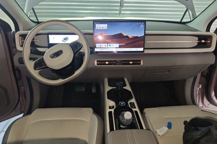 Used Geely Auto icon 2026 Model Chocolate 1.5TD Pure & Refined Edition Center Console