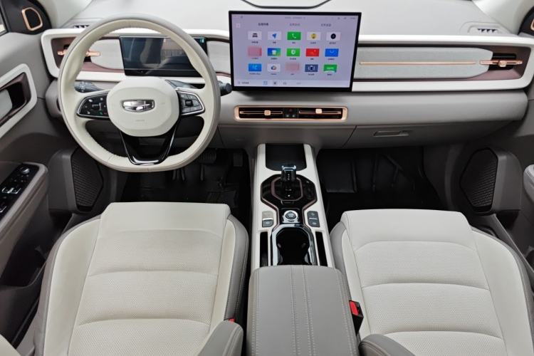 Used Geely Auto icon 2026 Model Chocolate 1.5TD Pure & Refined Edition Center Console