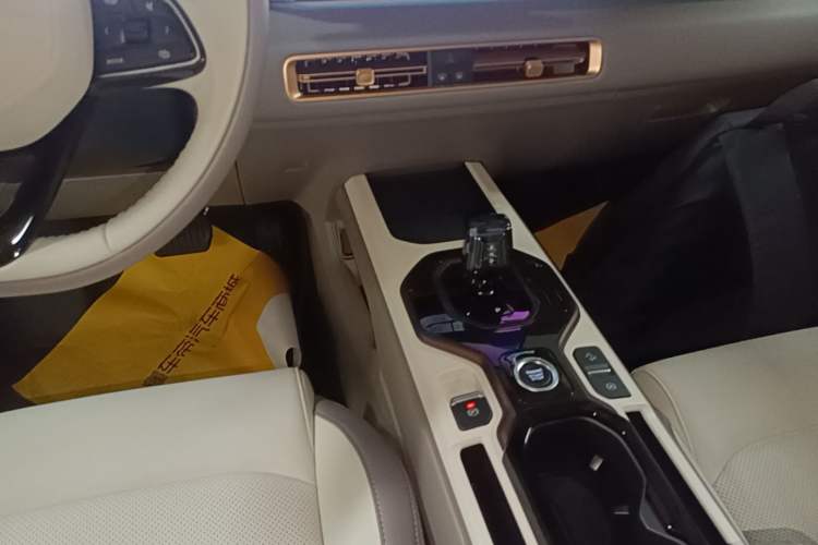 Used Geely Auto icon 2026 Model Chocolate 1.5TD Pure & Refined Edition Gear Lever