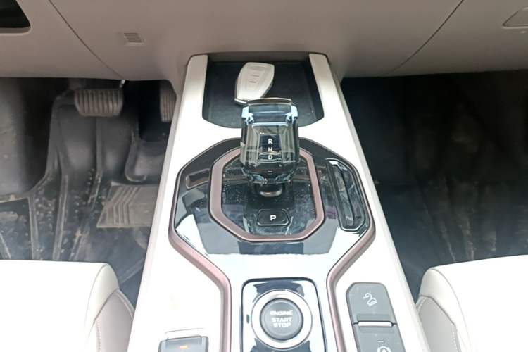 Used Geely Auto icon 2026 Model Chocolate 1.5TD Pure & Refined Edition Gear Lever