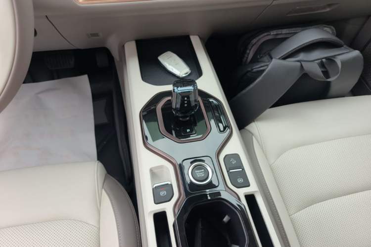 Used Geely Auto icon 2026 Model Chocolate 1.5TD Pure & Refined Edition Gear Lever