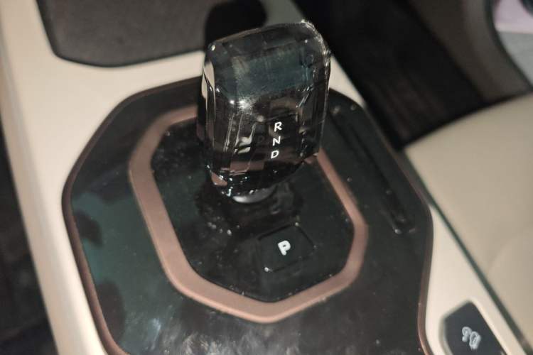Used Geely Auto icon 2026 Model Chocolate 1.5TD Pure & Refined Edition Gear Lever