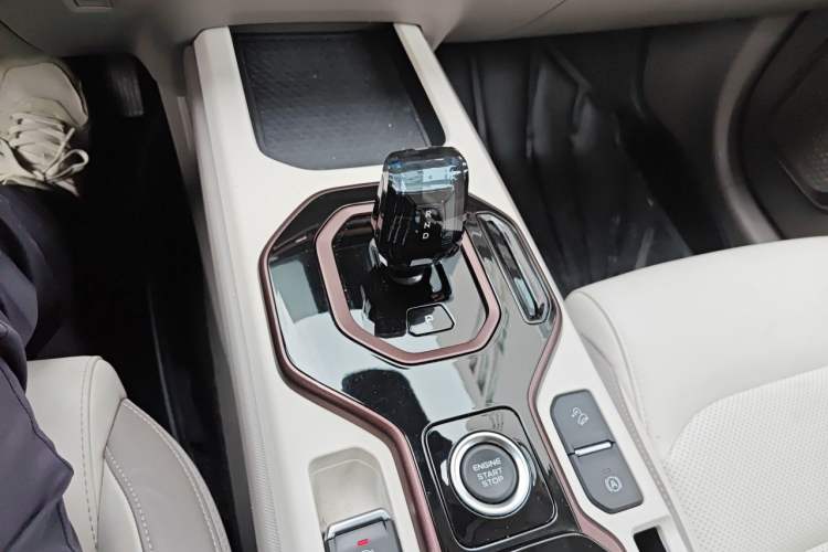 Used Geely Auto icon 2026 Model Chocolate 1.5TD Pure & Refined Edition Gear Lever