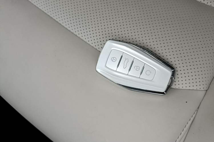 Used Geely Auto icon 2026 Model Chocolate 1.5TD Pure & Refined Edition Interior 1