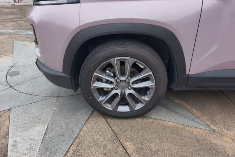 Used Geely Auto icon 2026 Model Chocolate 1.5TD Pure & Refined Edition Left Front Wheel Hub