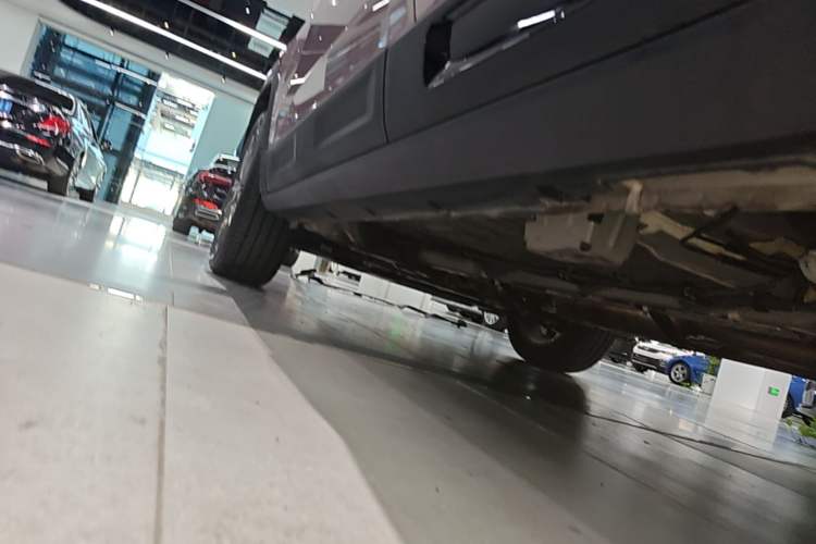 Used Geely Auto icon 2026 Model Chocolate 1.5TD Pure & Refined Edition Left Side Sill