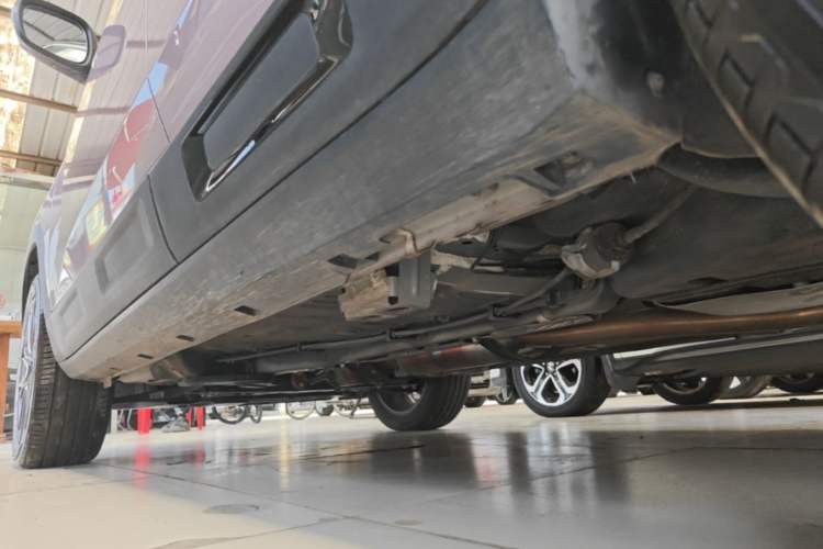Used Geely Auto icon 2026 Model Chocolate 1.5TD Pure & Refined Edition Left Side Sill