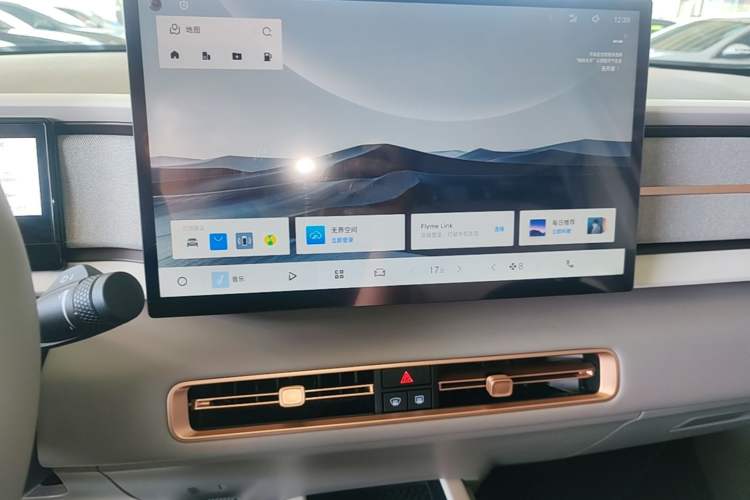 Used Geely Auto icon 2026 Model Chocolate 1.5TD Pure & Refined Edition Audio And AC Panel