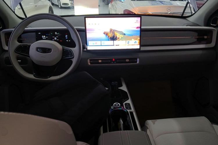 Used Geely Auto icon 2026 Model Chocolate 1.5TD Pure & Ingenious Edition Center Console