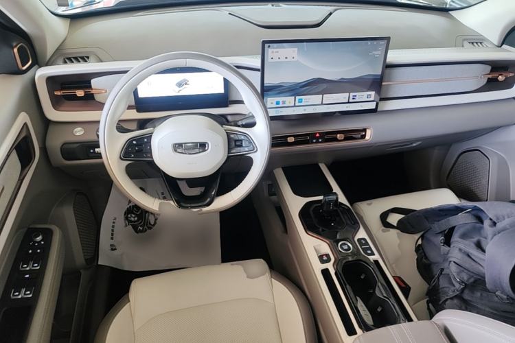 Used Geely Auto icon 2026 Model Chocolate 1.5TD Pure & Refined Edition Center Console