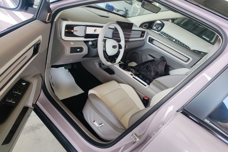 Used Geely Auto icon 2026 Model Chocolate 1.5TD Pure & Refined Edition Driver Seat