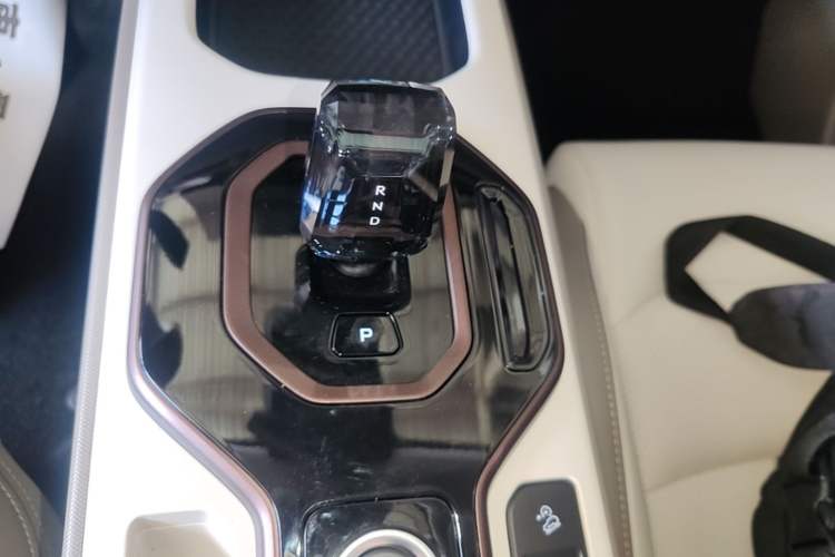 Used Geely Auto icon 2026 Model Chocolate 1.5TD Pure & Refined Edition Gear Lever