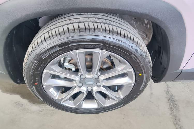 Used Geely Auto icon 2026 Model Chocolate 1.5TD Pure & Refined Edition Left Front Wheel Hub