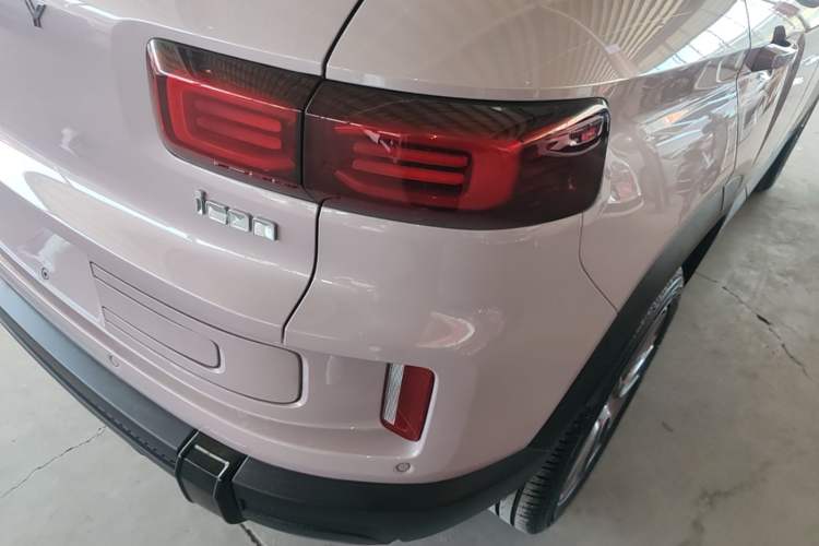 Used Geely Auto icon 2026 Model Chocolate 1.5TD Pure & Refined Edition Right Rear Taillight