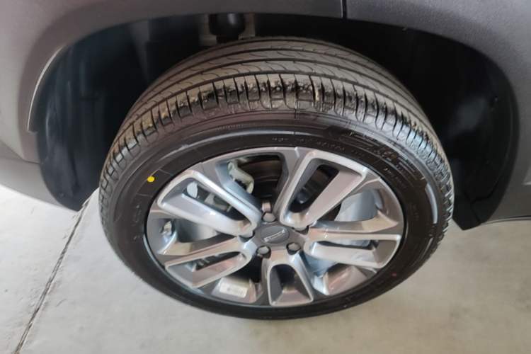 Used Geely Auto icon 2026 Model Chocolate 1.5TD Pure & Refined Edition Right Rear Wheel Hub