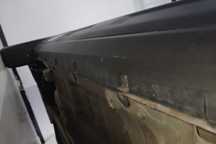 Used Geely Auto icon 2026 Model Chocolate 1.5TD Pure & Ingenious Edition Right Side Sill