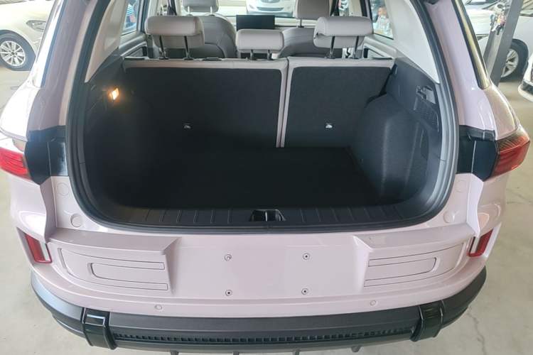 Used Geely Auto icon 2026 Model Chocolate 1.5TD Pure & Refined Edition Trunk