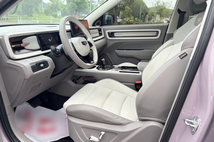 Used Geely Auto icon 2026 Model Chocolate 1.5TD Pure & Refined Edition Interior 6