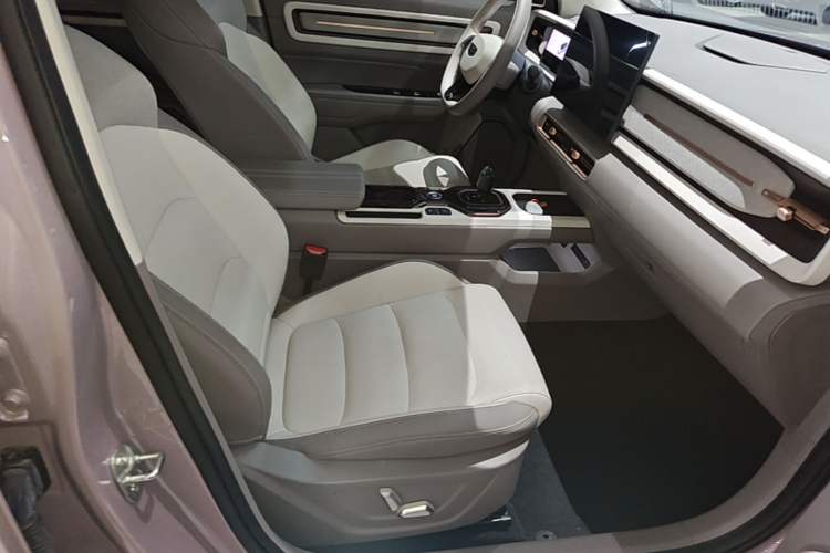 Used Geely Auto icon 2026 Model Chocolate 1.5TD Pure & Refined Edition Right Front Seat