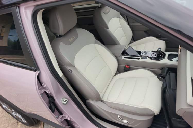 Used Geely Auto icon 2026 Model Chocolate 1.5TD Pure & Refined Edition Right Front Seat