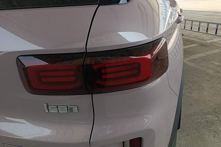 Used Geely Auto icon 2026 Model Chocolate 1.5TD Pure & Refined Edition Right Rear Taillight