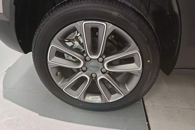Used Geely Auto icon 2026 Model Chocolate 1.5TD Pure & Refined Edition Right Rear Wheel Hub