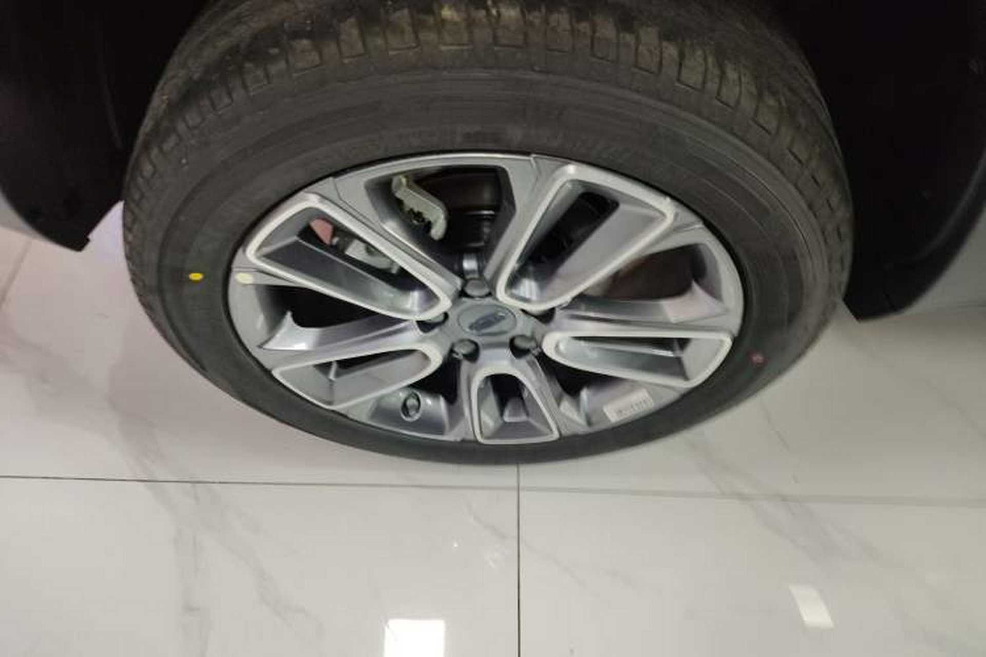 Used Geely Auto icon 2026 Model Chocolate 1.5TD Pure & Refined Edition Right Rear Wheel Hub
