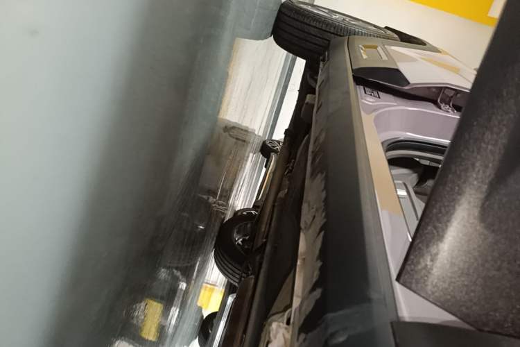 Used Geely Auto icon 2026 Model Chocolate 1.5TD Pure & Refined Edition Right Side Sill