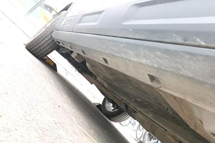 Used Geely Auto icon 2026 Model Chocolate 1.5TD Pure & Refined Edition Right Side Sill