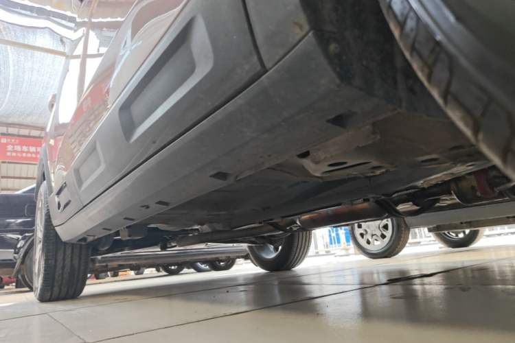 Used Geely Auto icon 2026 Model Chocolate 1.5TD Pure & Refined Edition Right Side Sill
